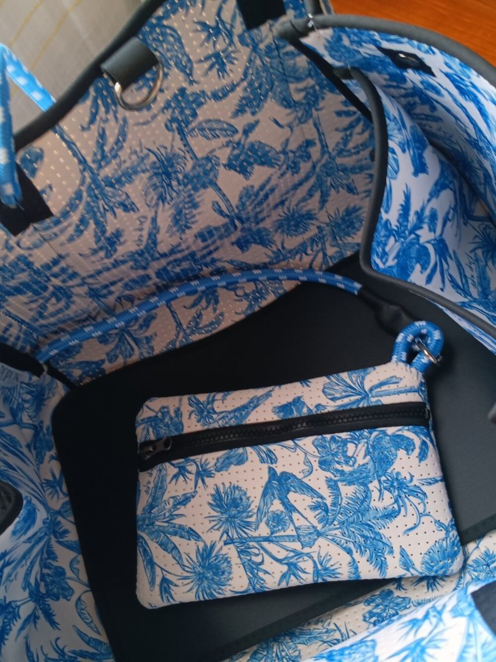 NWOT PopUps Toile Blue & White Everyday Tote - Picture 6 of 14